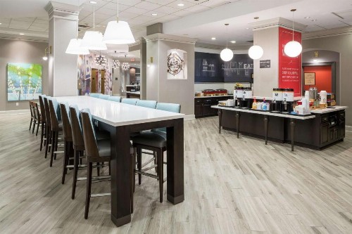Hampton Inn & Suites Memphis-Beale Street - image 9