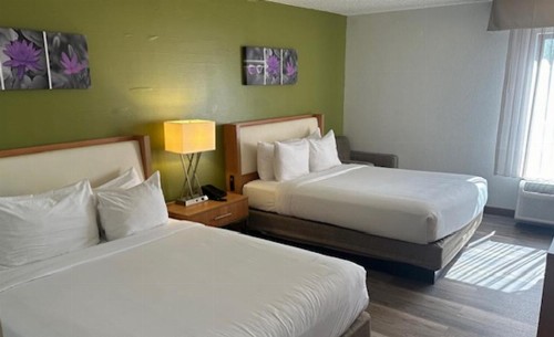 Express Inn - image 11