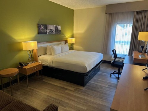 Express Inn - image 12