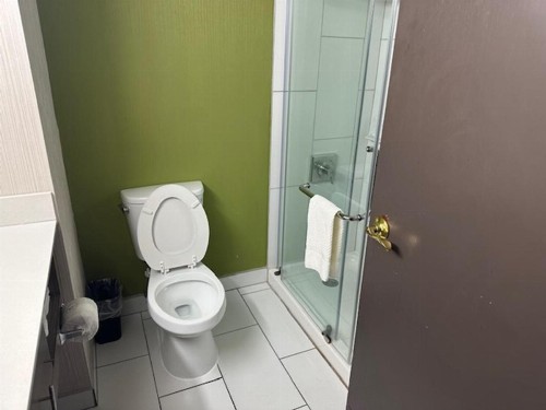 Express Inn - image 15