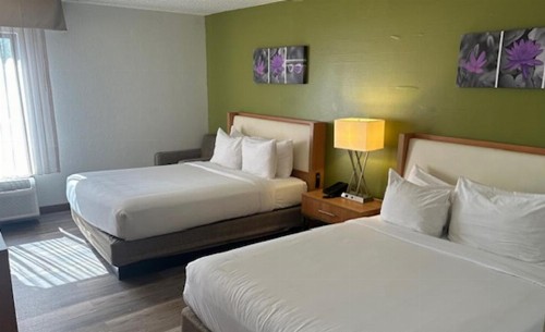 Express Inn - image 17