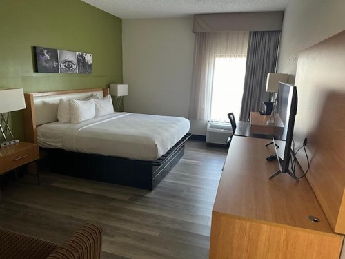 Express Inn - image 7