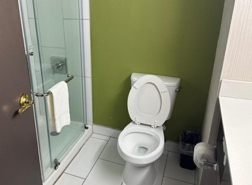 Express Inn - image 8