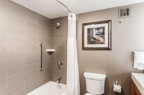 DoubleTree by Hilton Memphis - image 10