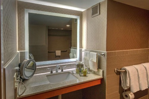 DoubleTree by Hilton Memphis - image 27