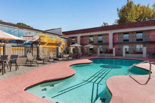 Days Inn by Wyndham Memphis at Graceland - image 14