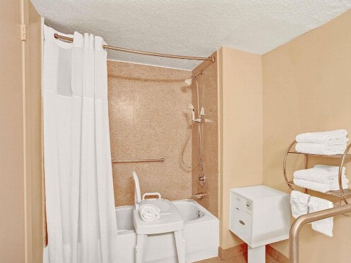 Days Inn by Wyndham Memphis at Graceland - image 29