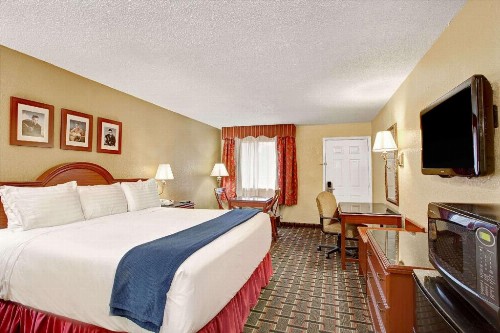 Days Inn by Wyndham Memphis at Graceland - image 30