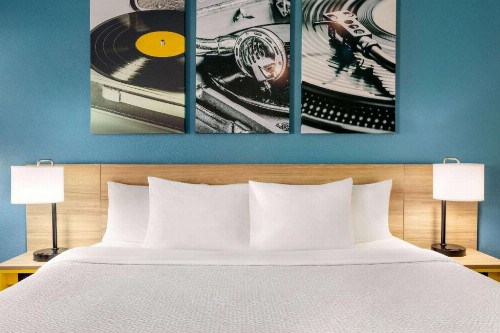 Days Inn by Wyndham Memphis at Graceland - image 33