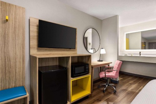 Days Inn by Wyndham Memphis at Graceland - image 40