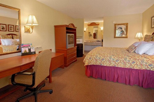 Days Inn by Wyndham Memphis at Graceland - image 44