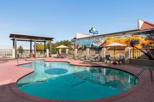 Days Inn by Wyndham Memphis at Graceland - image 6