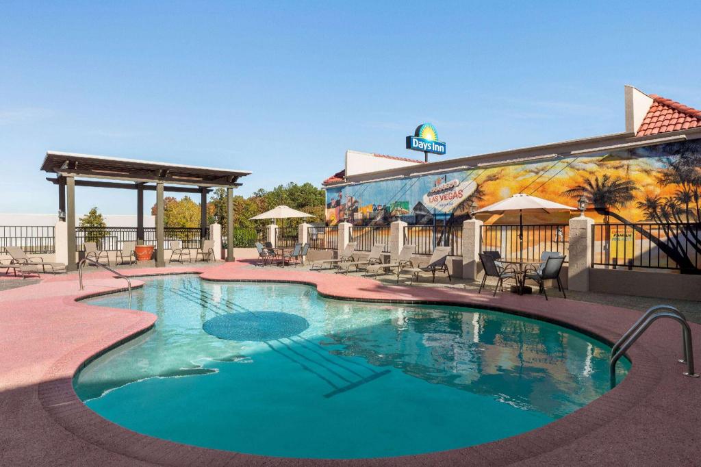 Days Inn by Wyndham Memphis at Graceland - image 6
