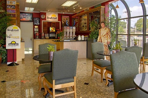 Days Inn by Wyndham Memphis at Graceland - image 7