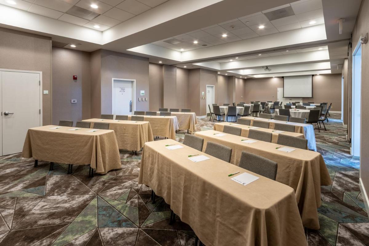 Holiday Inn Hotel & Suites Memphis-Wolfchase Galleria an IHG Hotel - image 2