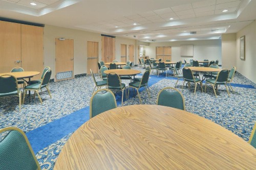 Holiday Inn Express Hotel & Suites Memphis Southwind an IHG Hotel - image 5