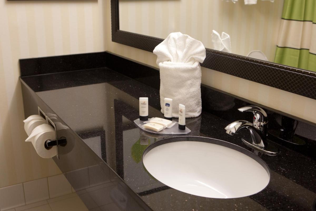 Fairfield Inn & Suites by Marriott Memphis East Galleria - image 5