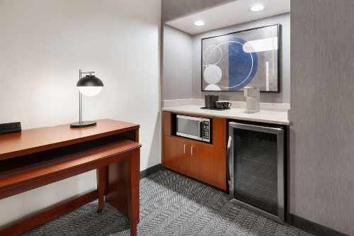 Courtyard by Marriott Memphis Airport - image 12