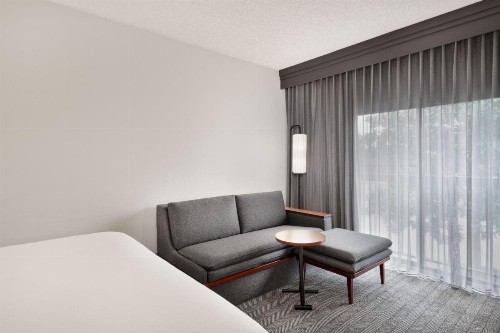 Courtyard by Marriott Memphis Airport - image 13
