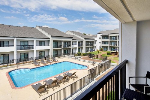 Courtyard by Marriott Memphis Airport - image 14