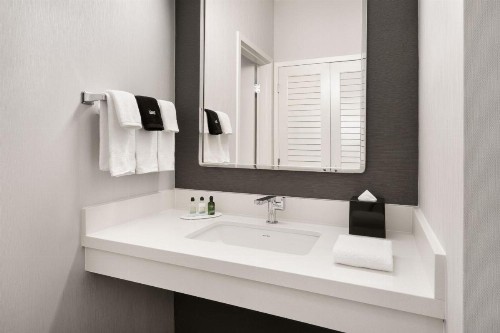 Courtyard by Marriott Memphis Airport - image 15