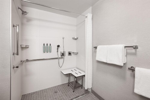 Courtyard by Marriott Memphis Airport - image 17