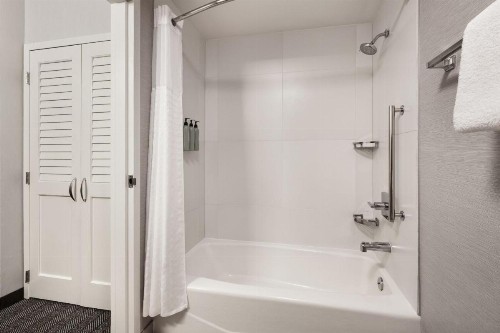 Courtyard by Marriott Memphis Airport - image 19