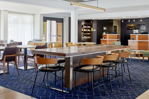 Courtyard by Marriott Memphis Airport - image 30