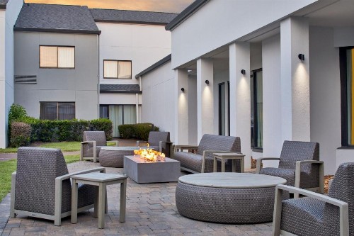 Courtyard by Marriott Memphis Airport - image 31