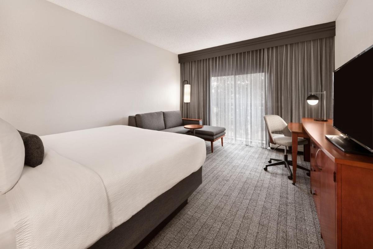 Courtyard by Marriott Memphis Airport - image 5