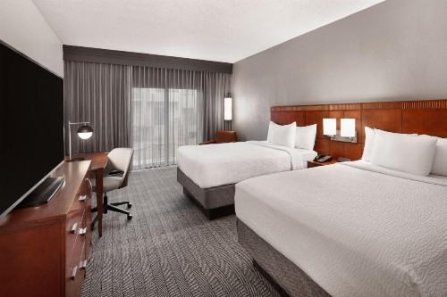 Courtyard by Marriott Memphis Airport - image 6