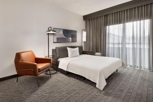 Courtyard by Marriott Memphis Airport - image 8