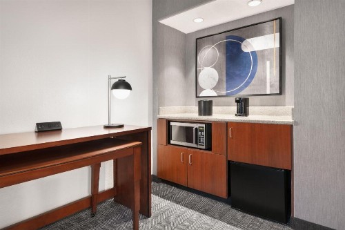 Courtyard by Marriott Memphis Airport - image 9