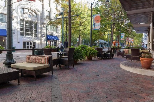 Courtyard Memphis Downtown - image 21