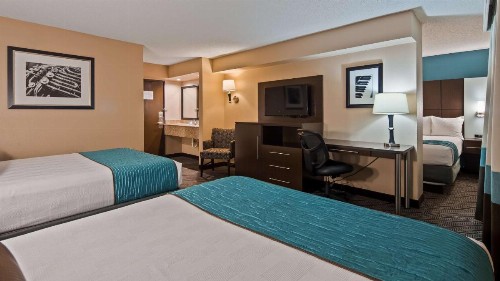 Best Western Plus Galleria Inn & Suites - image 11
