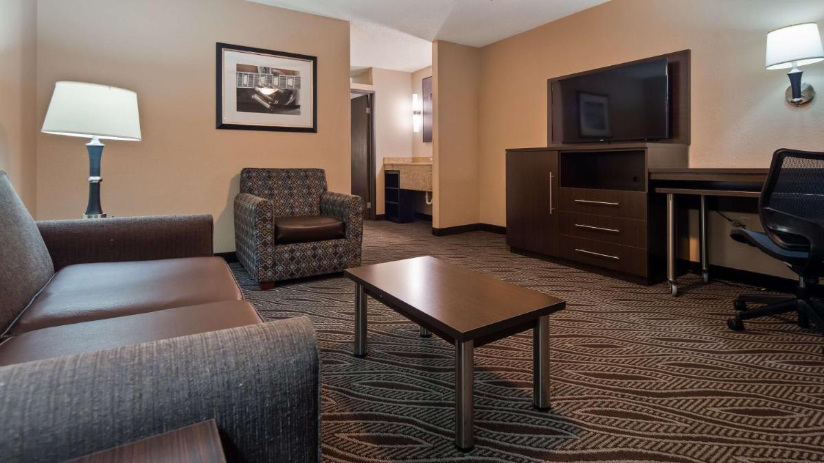 Best Western Plus Galleria Inn & Suites - image 6