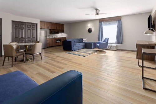 Quality Suites I-240 East-Airport - image 18