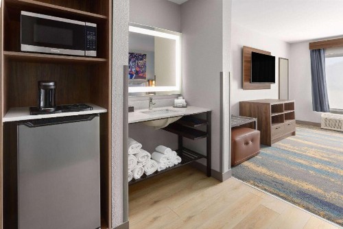 Quality Suites I-240 East-Airport - image 19