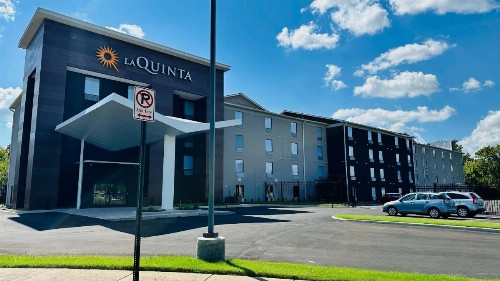 Quality Suites I-240 East-Airport - image 20