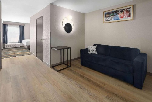 Quality Suites I-240 East-Airport - image 21