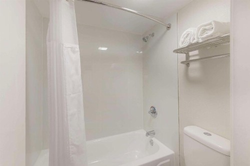 Super 8 by Wyndham Memphis/Dwtn/Graceland Area - image 2