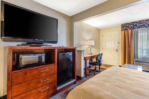 Quality Inn Airport I-240 - image 5