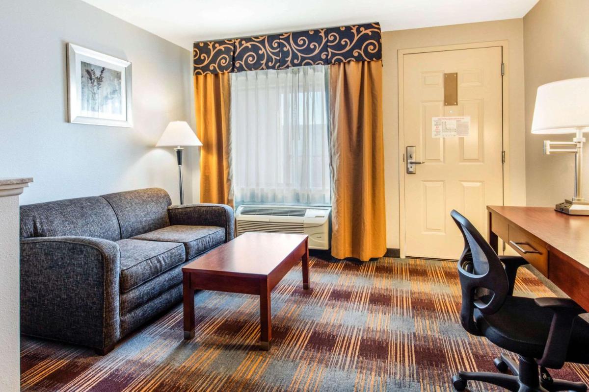 Quality Inn Airport I-240 - image 6