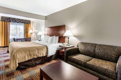 Quality Inn Airport I-240 - image 8