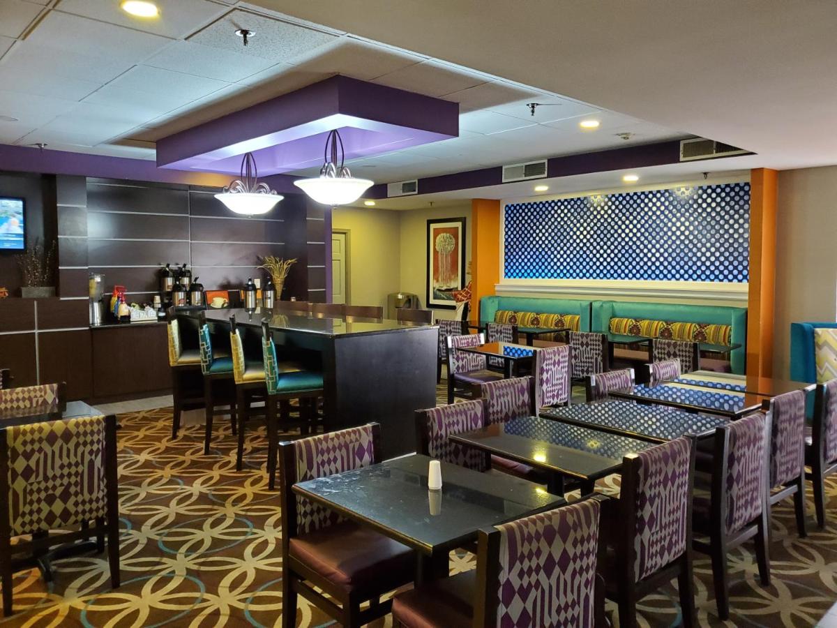 La Quinta by Wyndham Memphis Airport Graceland - image 3