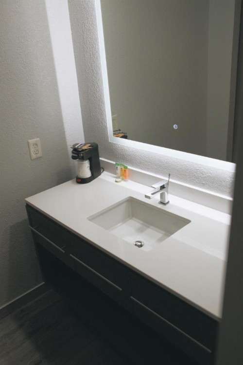 Budgetel Inn & Suites Memphis - image 14