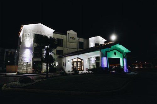 Budgetel Inn & Suites Memphis - image 2