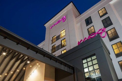 MOXY Memphis Downtown - image 2