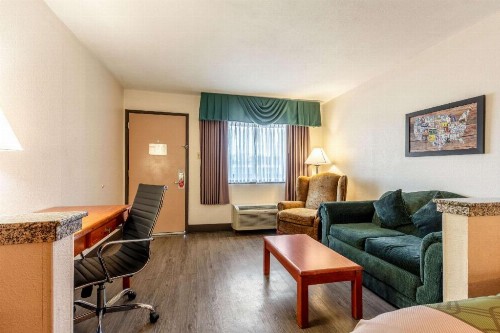 Econo Lodge Inn & Suites Memphis - image 23