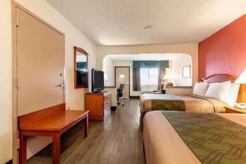 Econo Lodge Inn & Suites Memphis - image 24